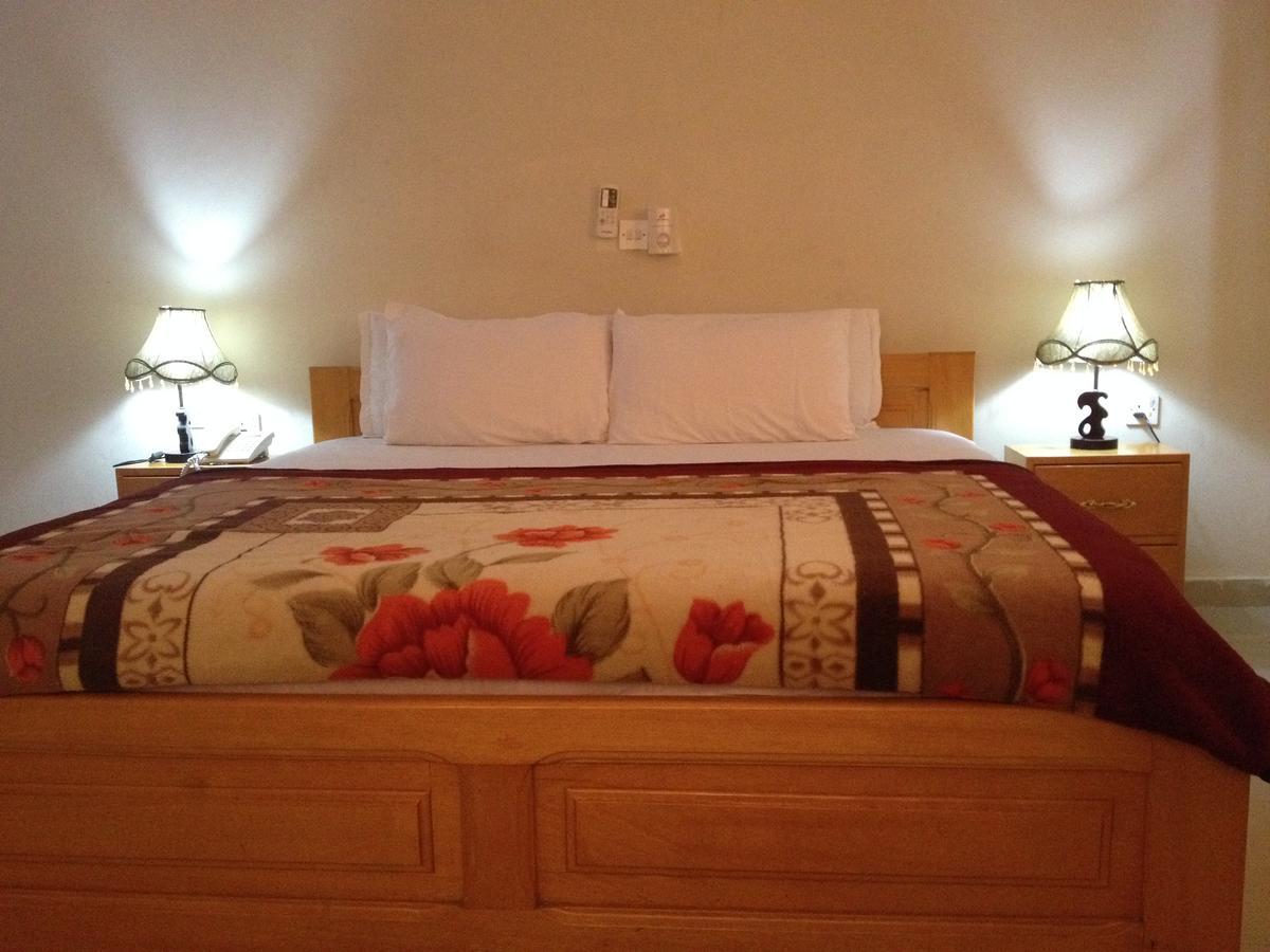 Hotel Francilia Кейп-Кост Экстерьер фото