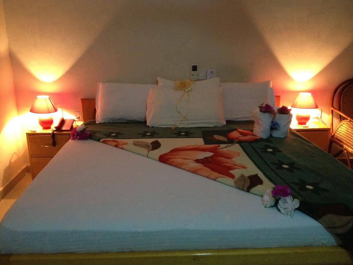 Hotel Francilia Кейп-Кост Экстерьер фото